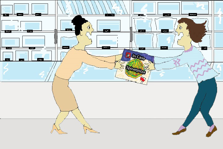 Zwei Frauen streiten sich vor der Tiefkühltruhe